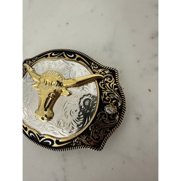 Large gold and silver steer buckle - Picture 3 of 9